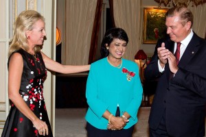 Dîner offert par LL.AA.RR. le Prince et la Princesse de Bourbon des Deux Siciles, Duc et Duchesse de Castro, le lundi 28 mars 2016 en leur résidence à Paris, en l'honneur de S.E. le Dr. Ameenah Gurib-Fakim, Présidente de l'Île Maurice.